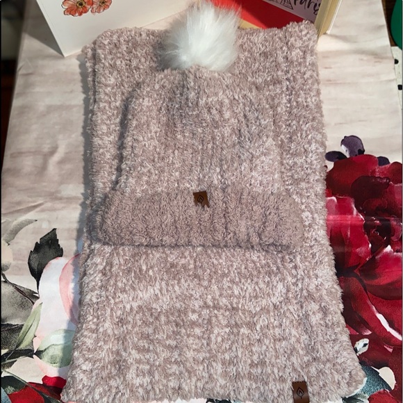 Aspen Accessories - ASPEN SCARF & HAT SET